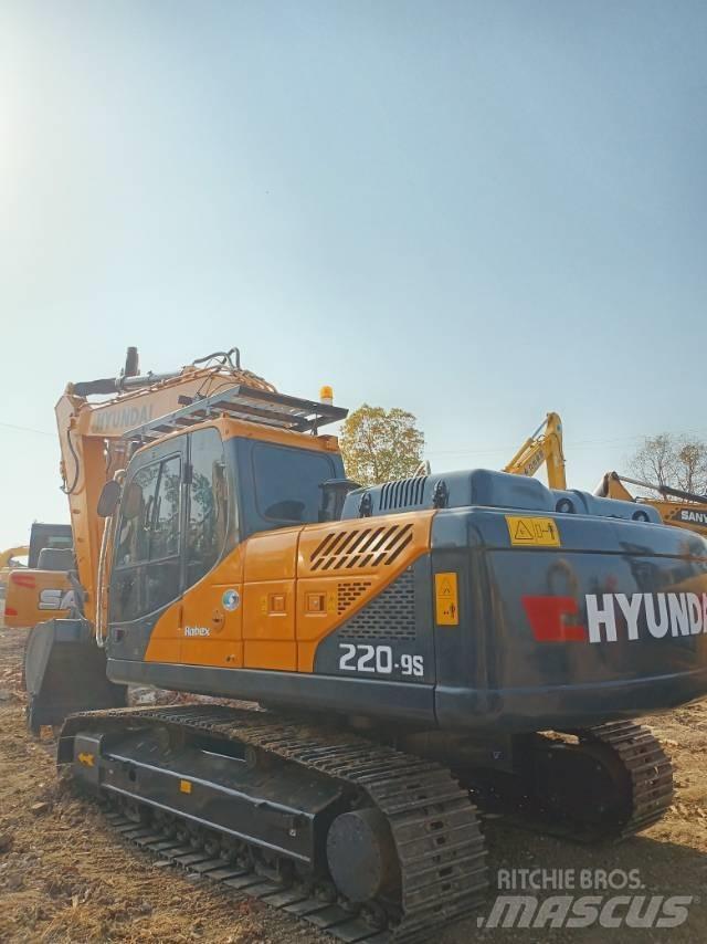 Hyundai R220-9 Paletli ekskavatörler