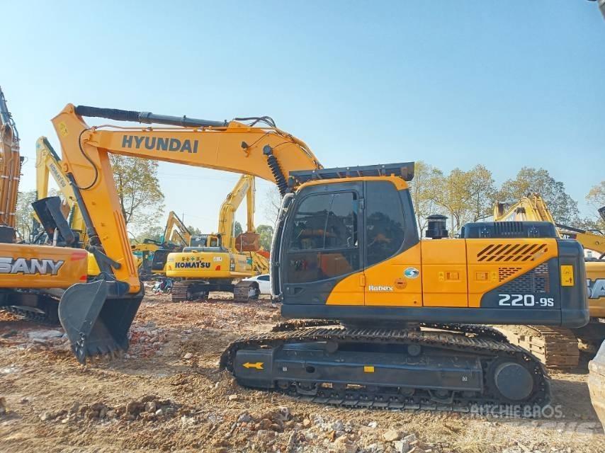Hyundai R220-9 Paletli ekskavatörler