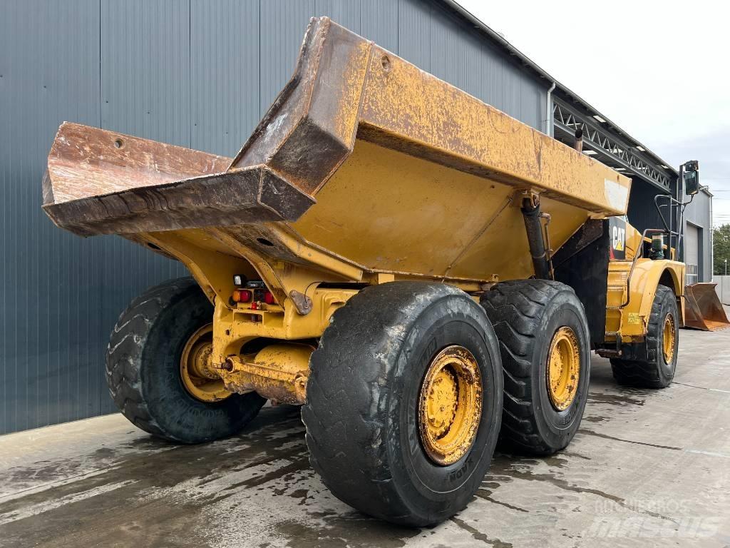 CAT 735B Belden kirma kaya kamyonu