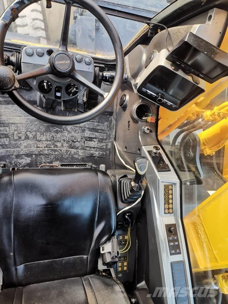 Hyundai R210W-9 Lastik tekerli ekskavatörler