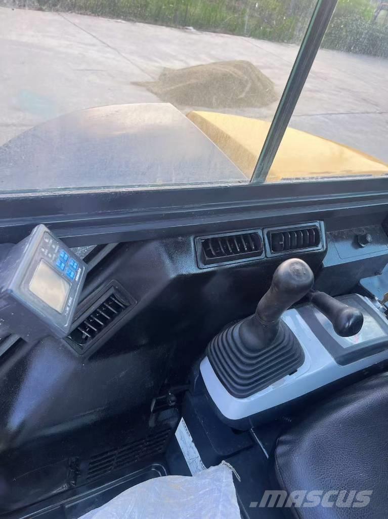 Komatsu PC 40 MR Paletli ekskavatörler