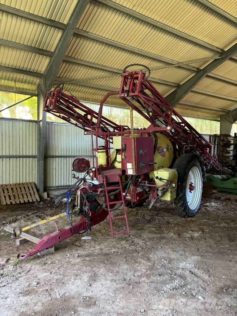 Hardi 2800 Çekilir pülverizatörler