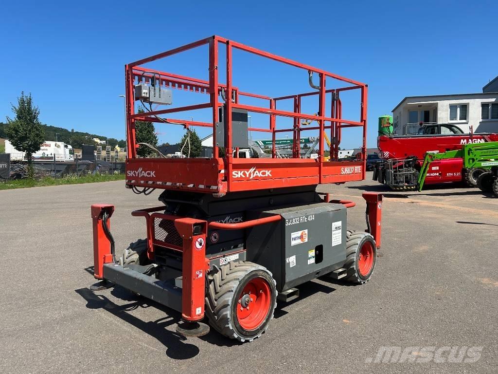SkyJack SJ 6832 RTE Makasli platformlar