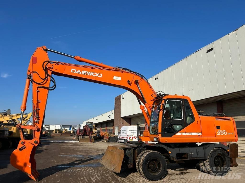 Daewoo Solar 200WV Lastik tekerli ekskavatörler