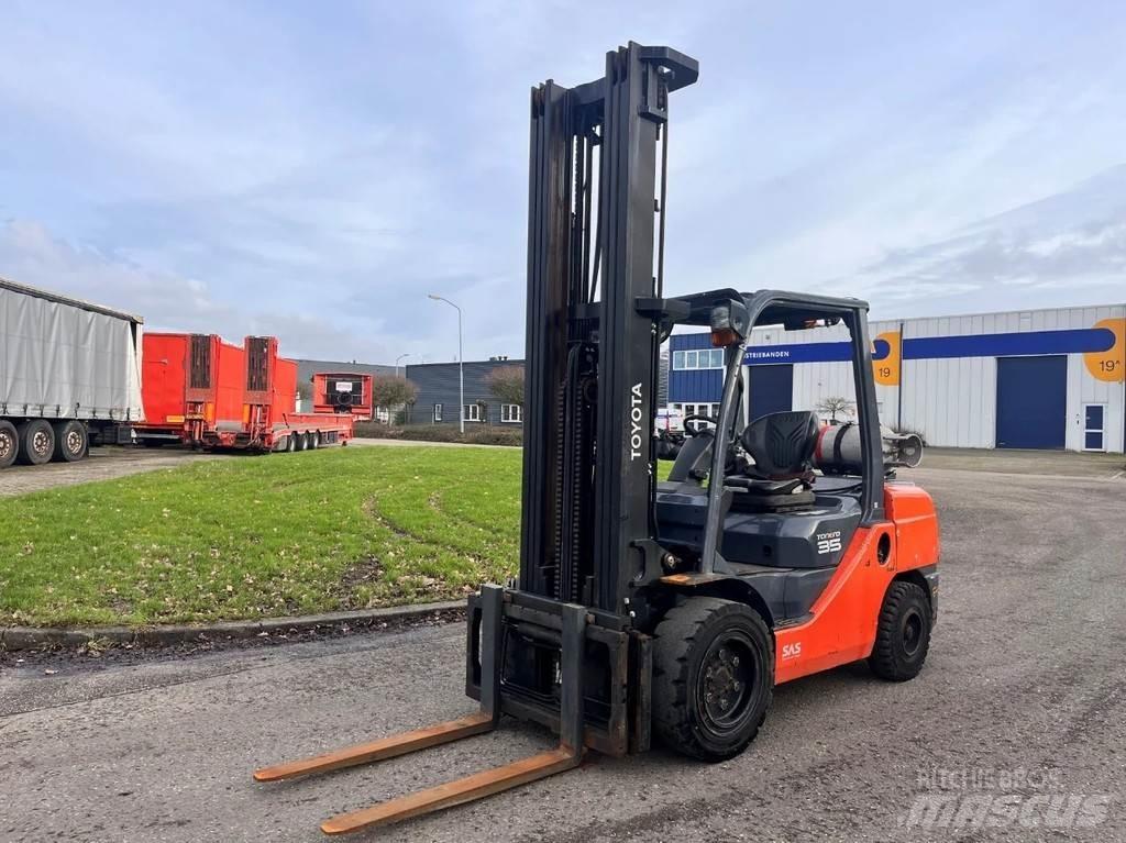 Toyota 02-8FGJ35 LPG'li forkliftler