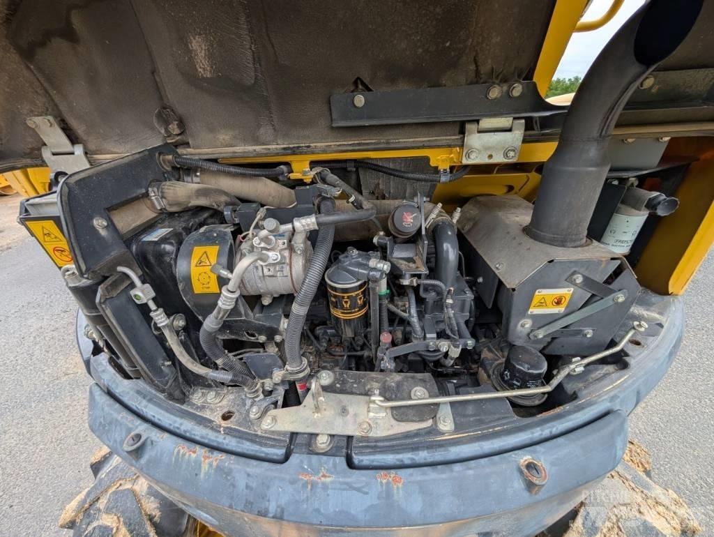 Komatsu PW 98 MR-8 Lastik tekerli ekskavatörler