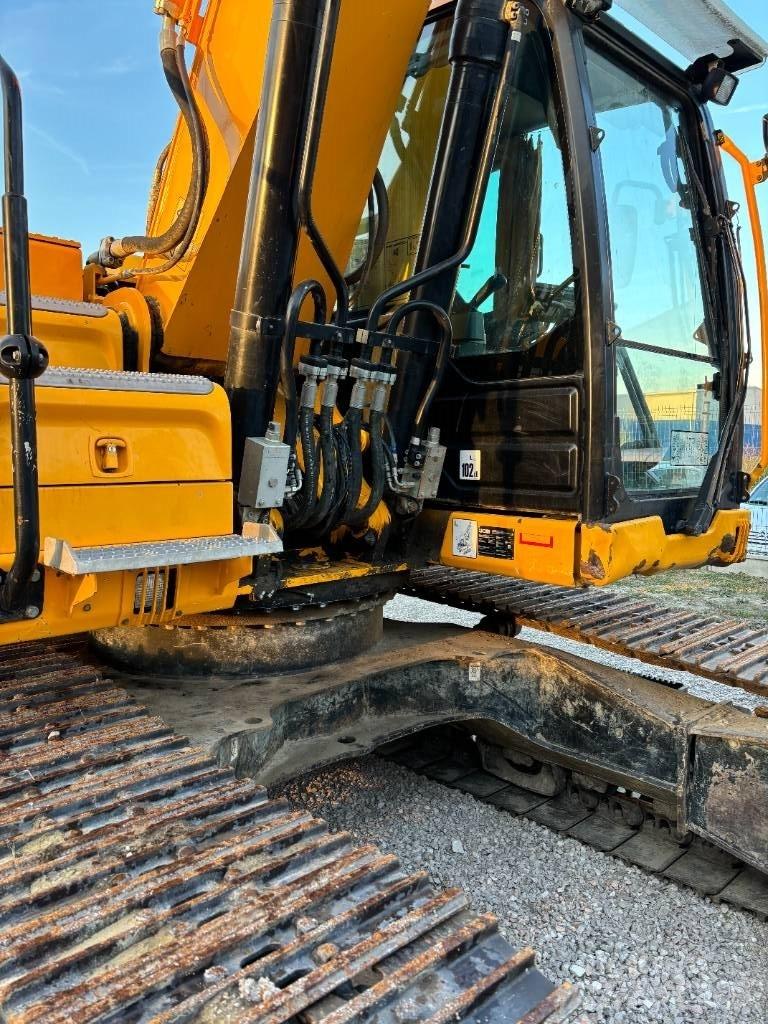 JCB 220 Paletli ekskavatörler