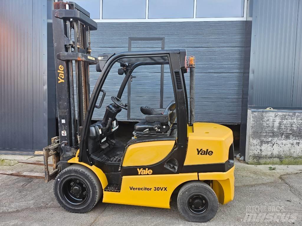 Yale 30 veracitor Reach truck - depo içi istif araçları