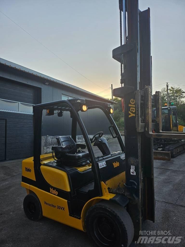 Yale 30 veracitor Reach truck - depo içi istif araçları