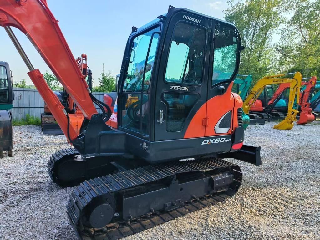 Doosan DX 60 Mini ekskavatörler, 7 tona dek