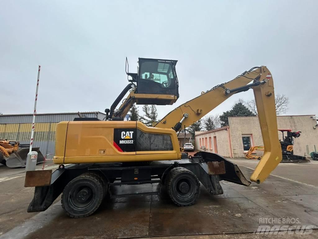 CAT MH3022 Lastik tekerli ekskavatörler