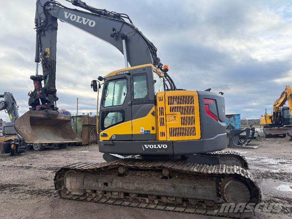 Volvo ECR 235 Paletli ekskavatörler