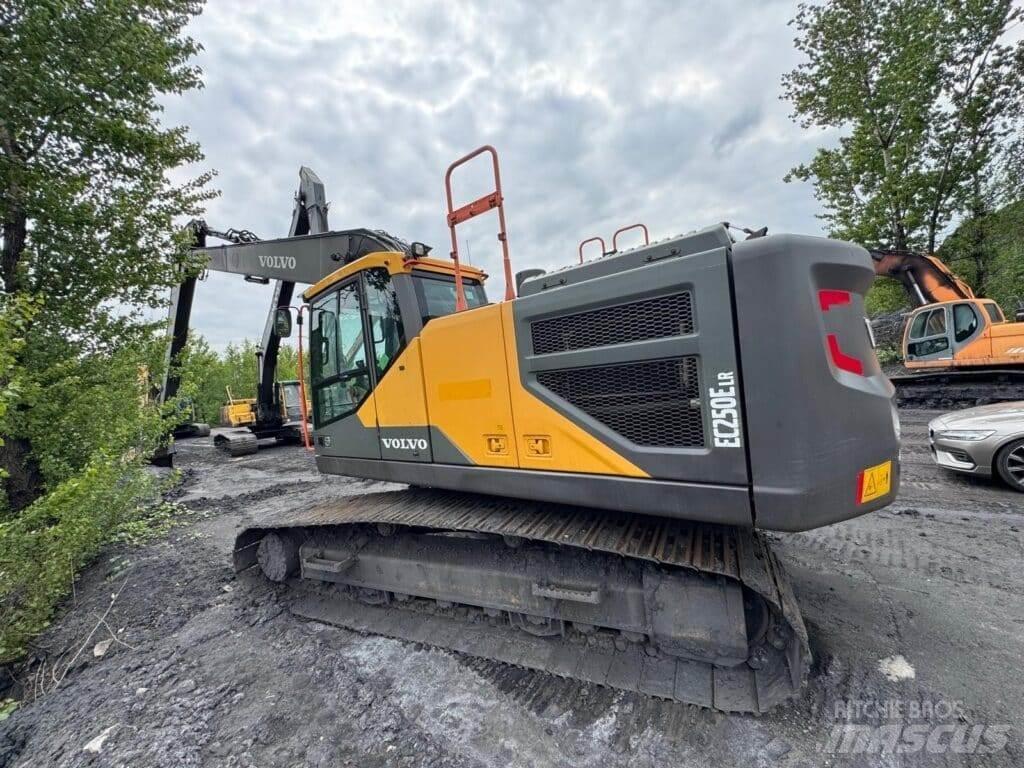 Volvo EC250ELR Paletli ekskavatörler