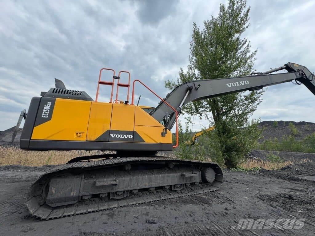Volvo EC250ELR Paletli ekskavatörler