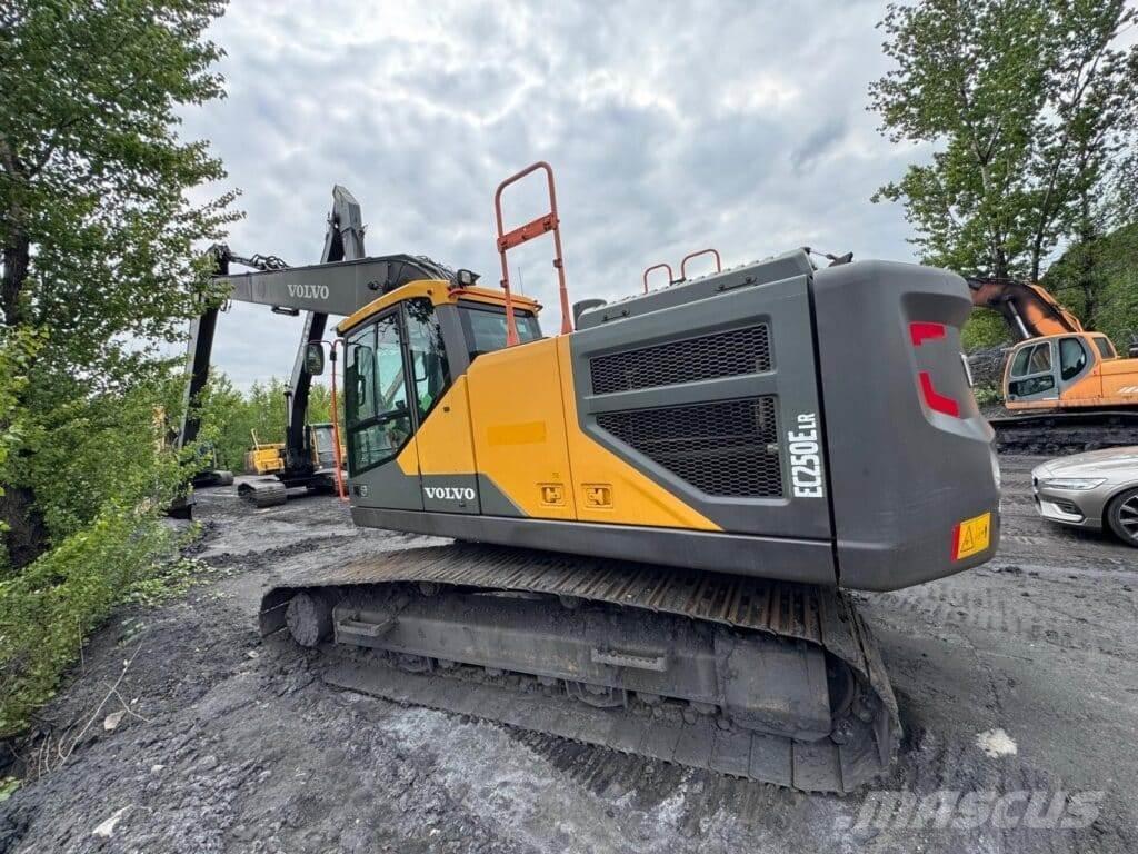 Volvo EC250ELR Paletli ekskavatörler