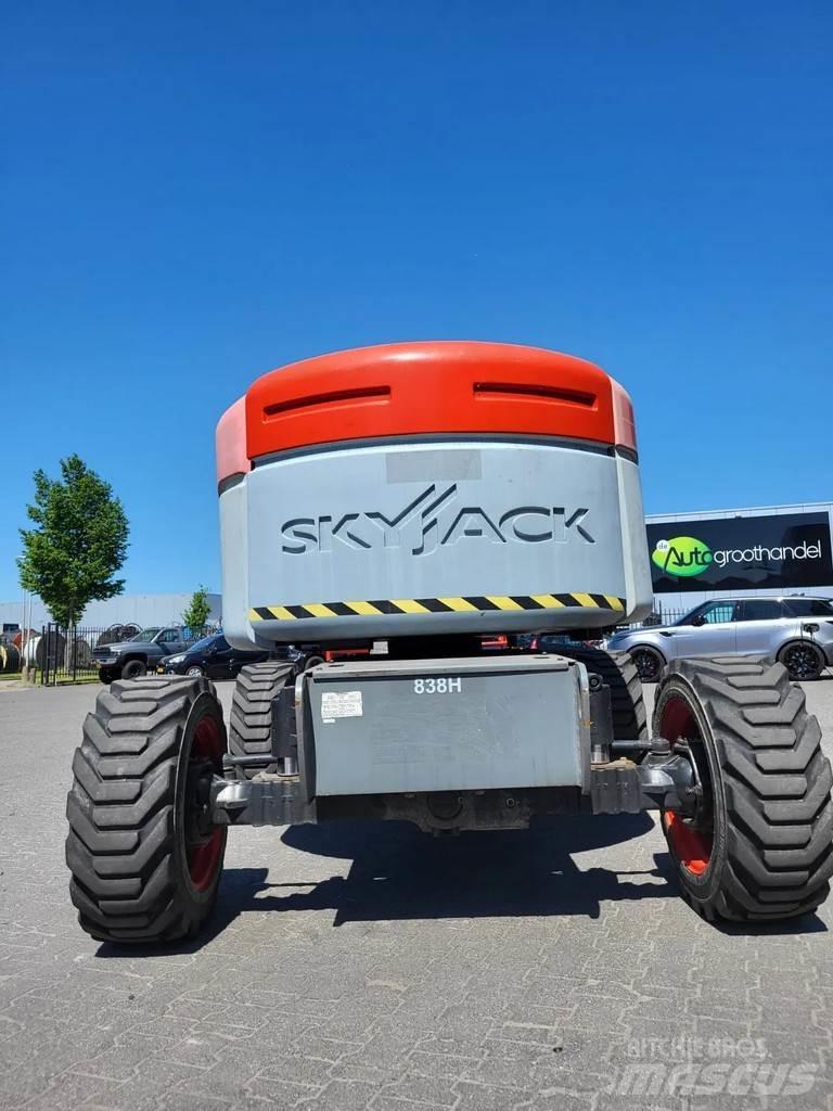 SkyJack SJ 46AJ Körüklü personel platformları