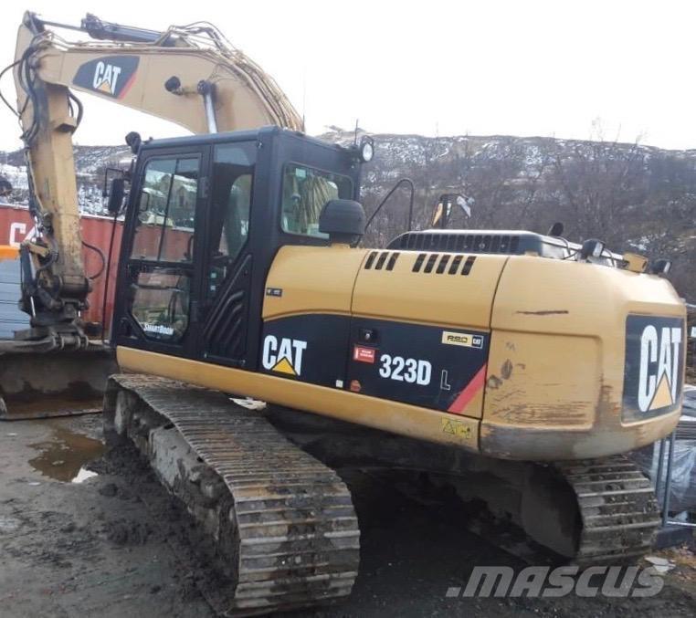 CAT 323 D L Paletli ekskavatörler