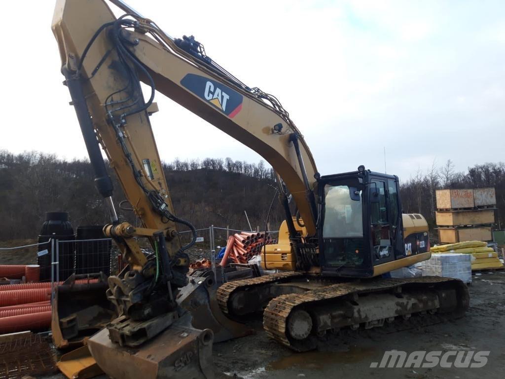 CAT 323 D L Paletli ekskavatörler