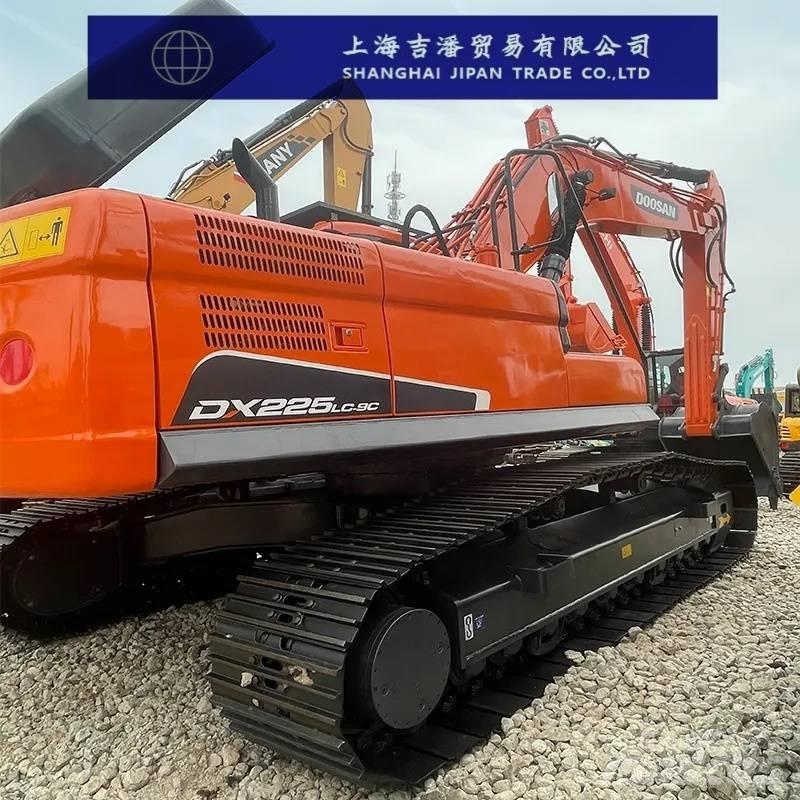 Doosan DX 225 Paletli ekskavatörler