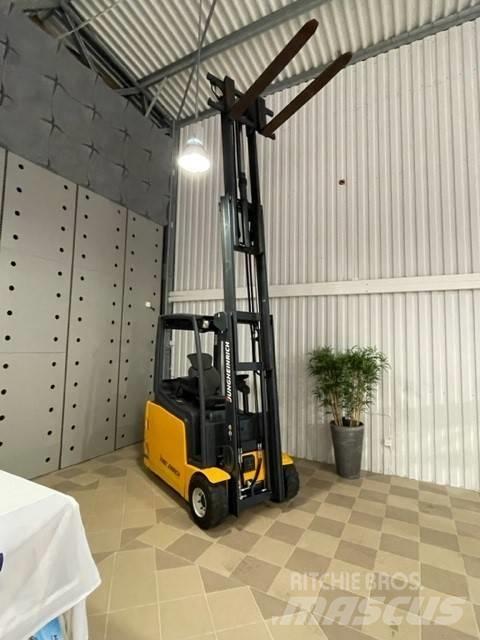 Jungheinrich EFG 218 Elektrikli forkliftler