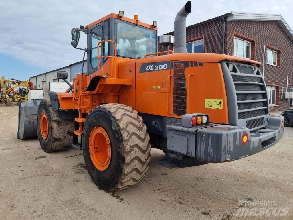 Doosan DL 300 Tekerlekli yükleyiciler