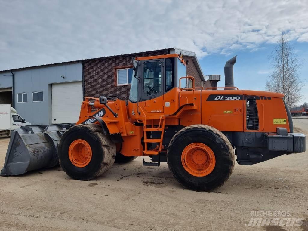 Doosan DL 300 Tekerlekli yükleyiciler