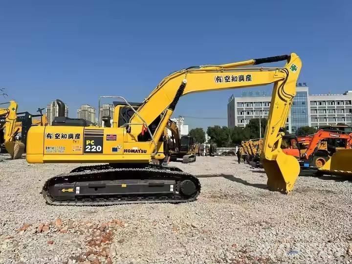 Komatsu PC 220 Paletli ekskavatörler