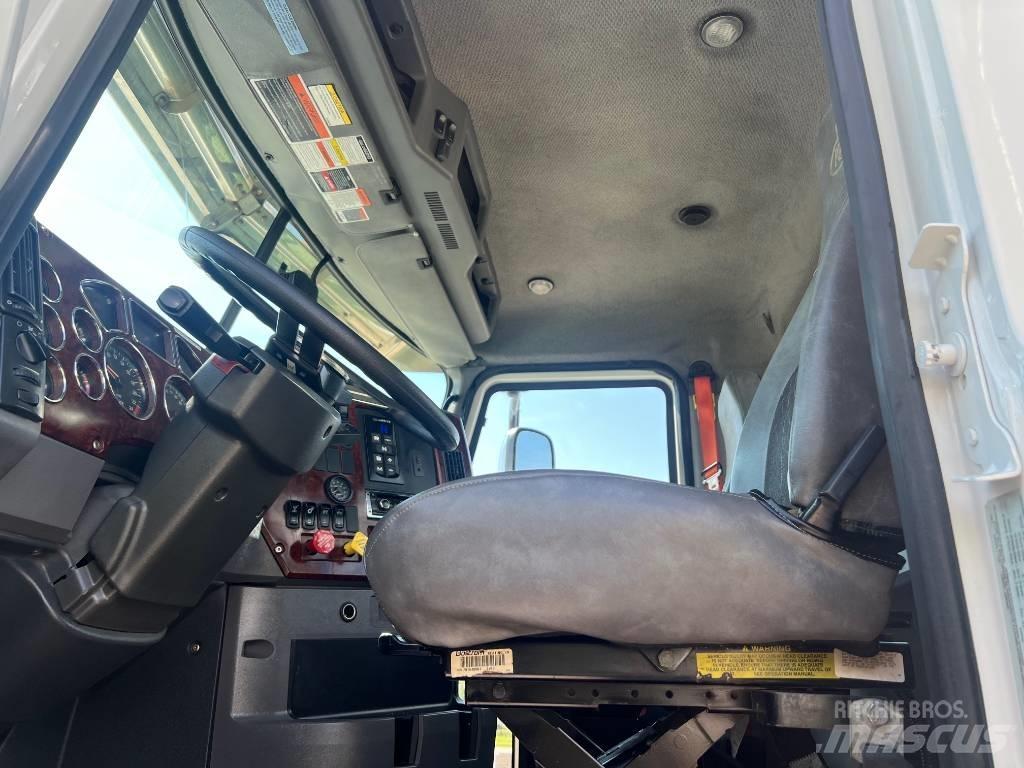 Mack CXU 613 Çekiciler