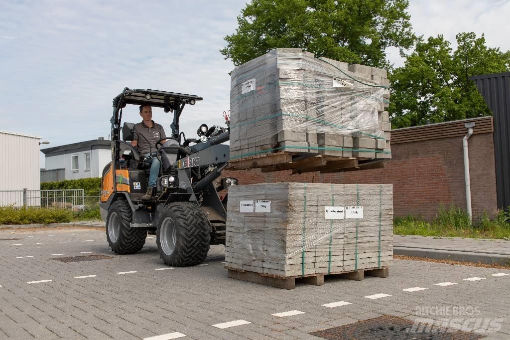 GiANT G2700 Xtra HD Skid steer loderler