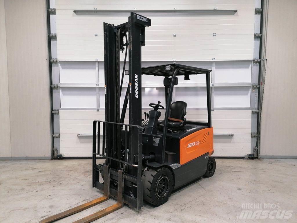 Doosan B25X-7 Elektrikli forkliftler