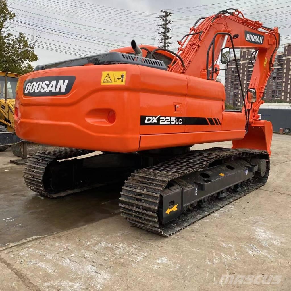 Doosan DX 140 LC Paletli ekskavatörler