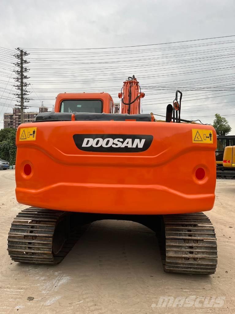 Doosan DX 140 LC Paletli ekskavatörler