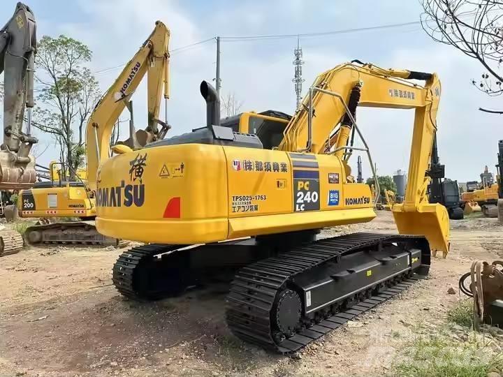 Komatsu PC240 Paletli ekskavatörler