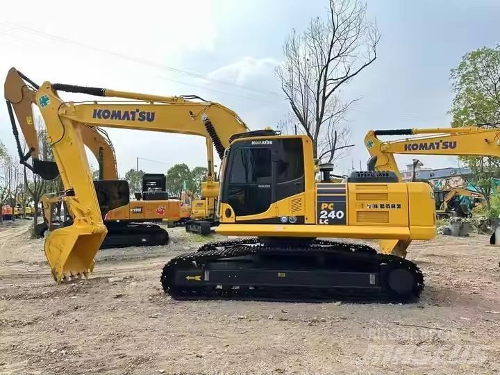 Komatsu PC240 Paletli ekskavatörler
