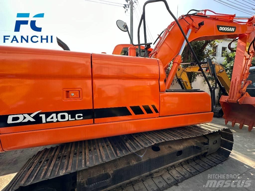 Doosan DX 140 LC Lastik tekerli ekskavatörler