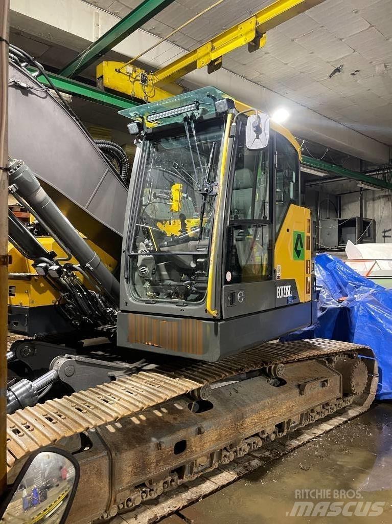 Volvo ECR 235 E Paletli ekskavatörler