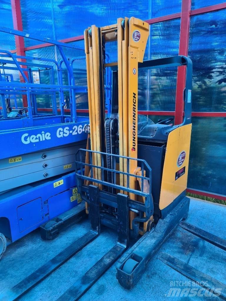 Jungheinrich ETV 110 Reach truck - depo içi istif araçları