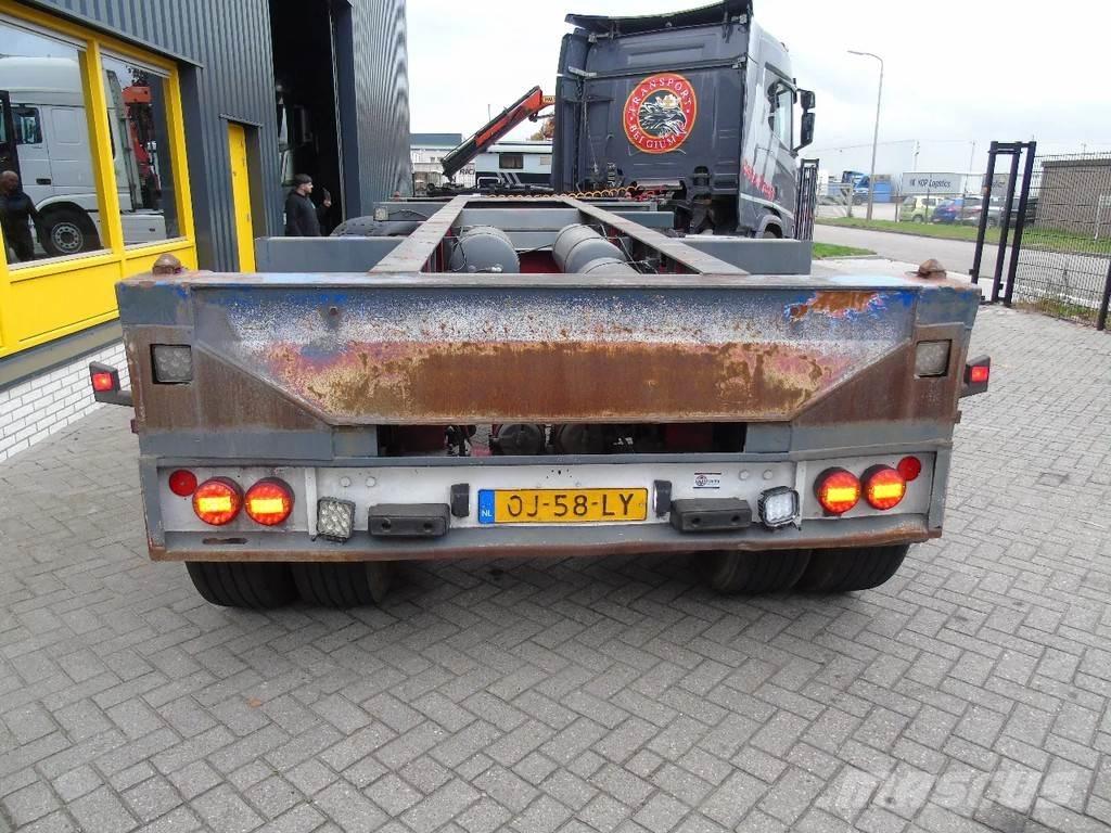  TR'AX 2 AXLE + 20FT Konteyner yari çekiciler