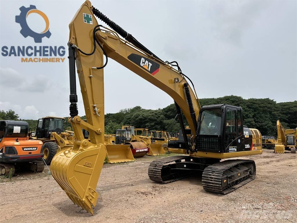 CAT 320 D2L Paletli ekskavatörler