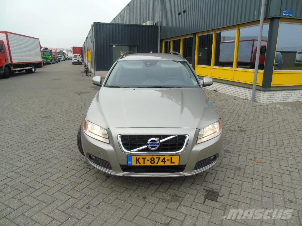 Volvo V70 + manual Otomobiller