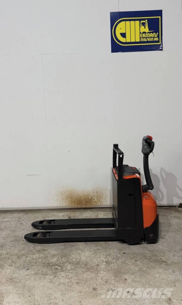 BT truck LWE 180 Düsük seviye kaldirici