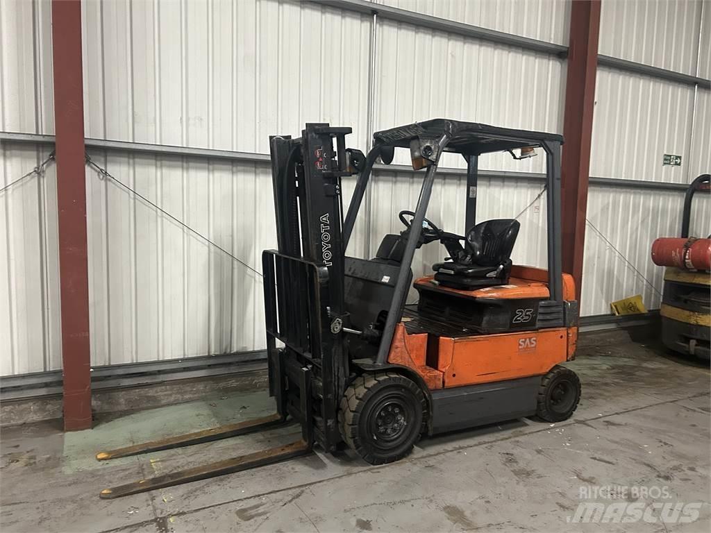 Toyota 7FBMF25 Elektrikli forkliftler