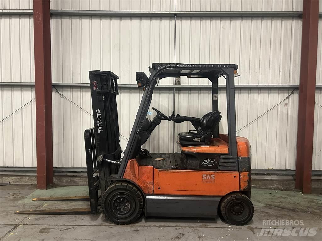 Toyota 7FBMF25 Elektrikli forkliftler