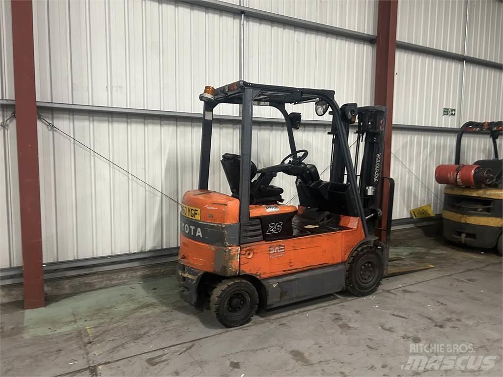 Toyota 7FBMF25 Elektrikli forkliftler