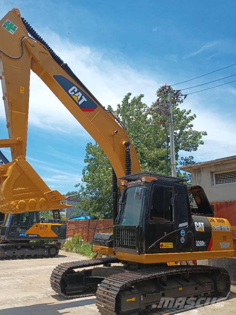 CAT 320 D2 Paletli ekskavatörler