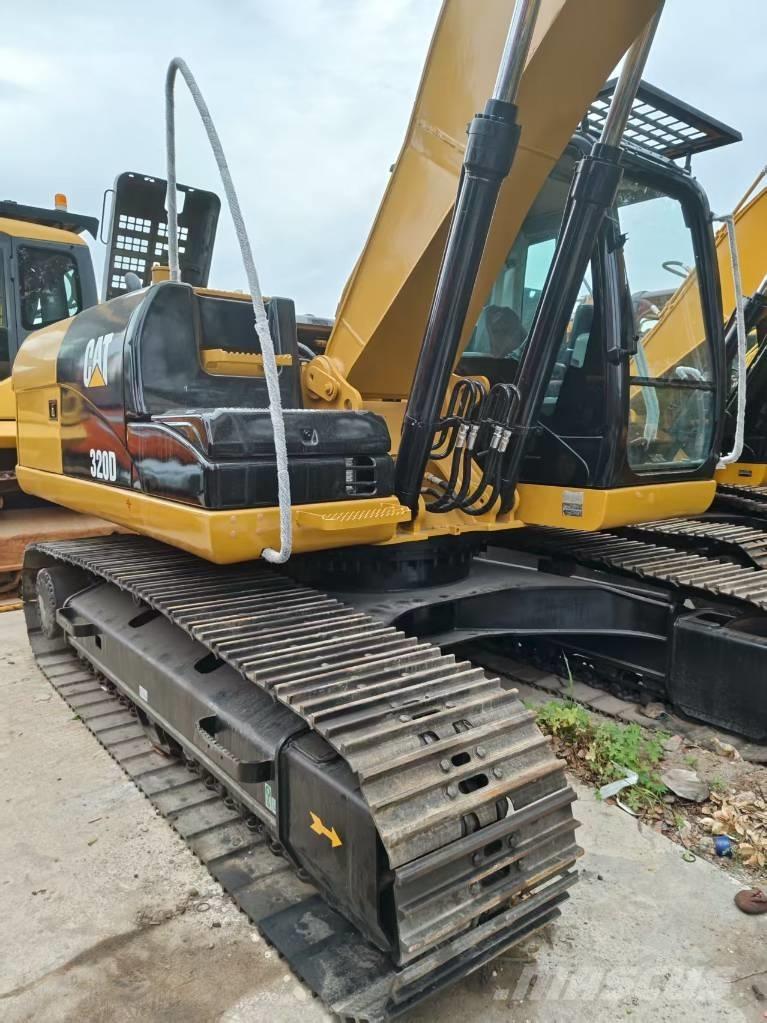 CAT 320 D Paletli ekskavatörler