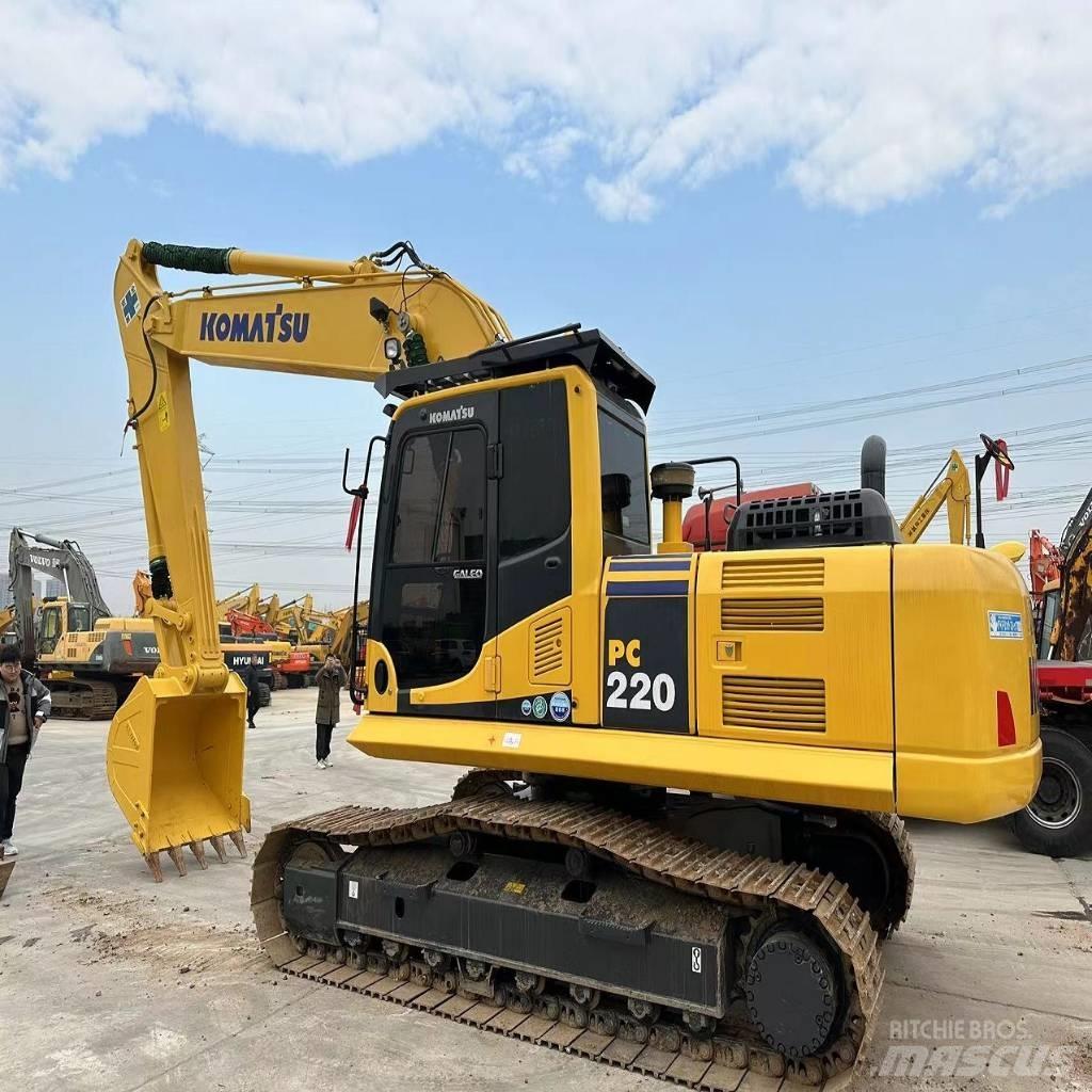 Komatsu PC 220-8 Paletli ekskavatörler
