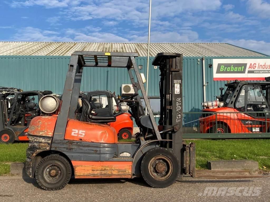 Toyota 42-6FGF25 LPG'li forkliftler