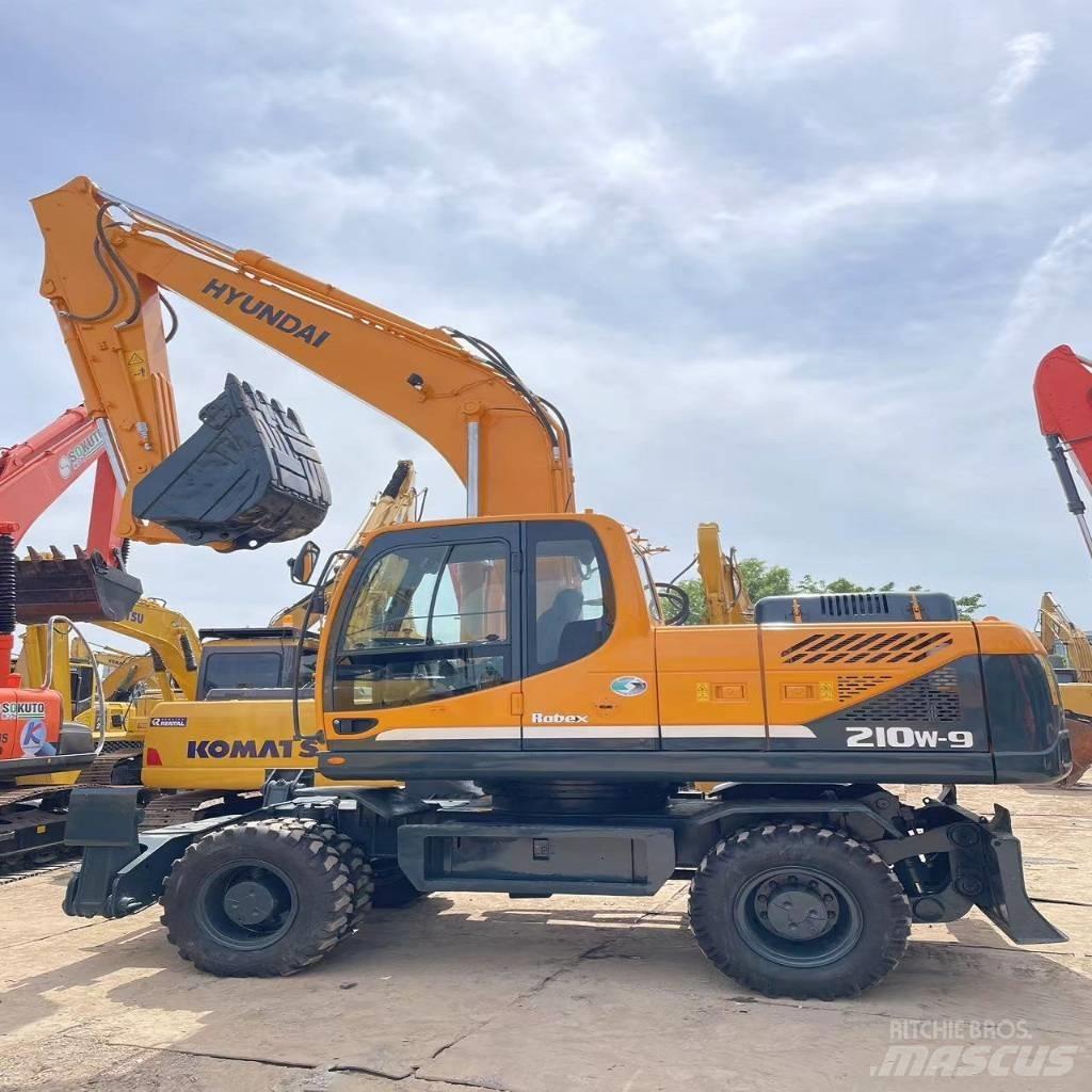 Hyundai R210W-9 Lastik tekerli ekskavatörler