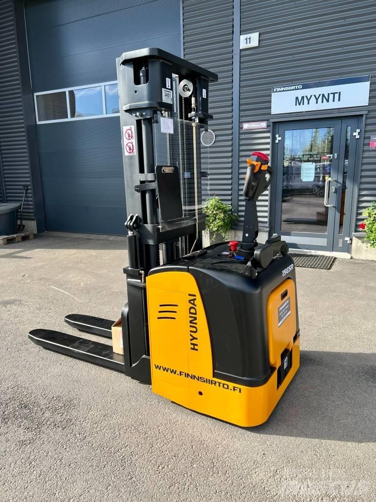 Hyundai 15ESR Akülü depo ekipmanları